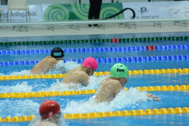 شناگر ایران در رقابت‌های جهانی چین رکورد ملی را شکست