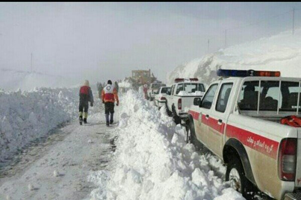 امدادرسانی به ۲۰۰خودروی گرفتار در برف