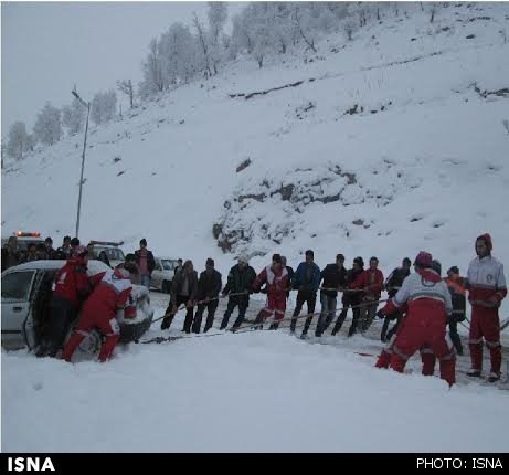 امدادرسانی به محصور شدگان در برف الیگودرز
