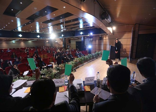 رقابت سه دقیقه‌ای دانشجویان استان زنجان برای دفاع از پایان‌نامه