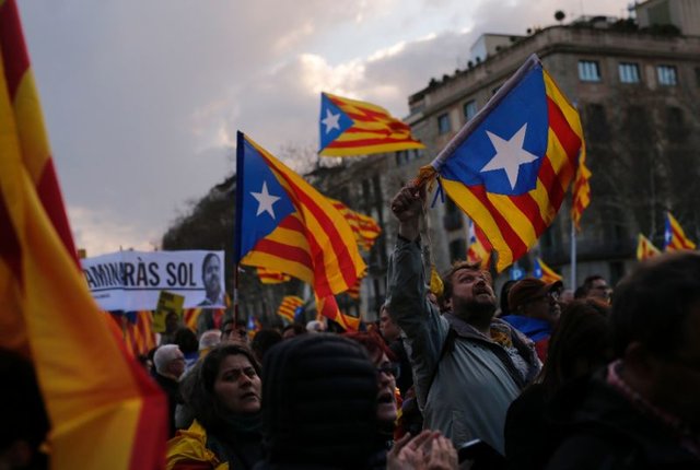 درگیری میان پلیس و معترضان کاتالونیایی