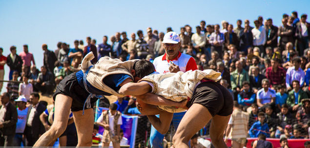 برگزاری مسابقات کشتی با چوخه در رهورد قوچان