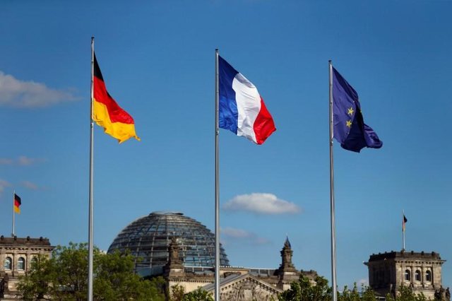 فرانسه از آلمان خواست قوانین صادرات تسلیحات را آسان‌ کند