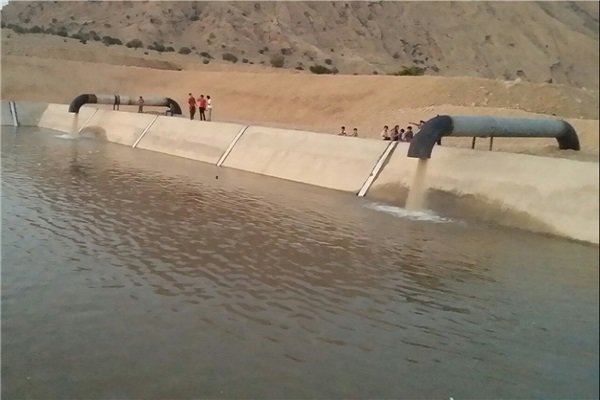 انتقاد نمایندگان استان‌های یزد و اصفهان از وضعیت آب شرب