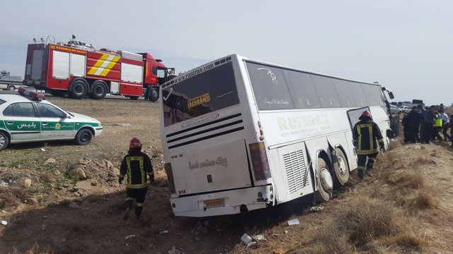 واژگونی اتوبوس کم سرنشین در تنگ ابوالحیات کازرون