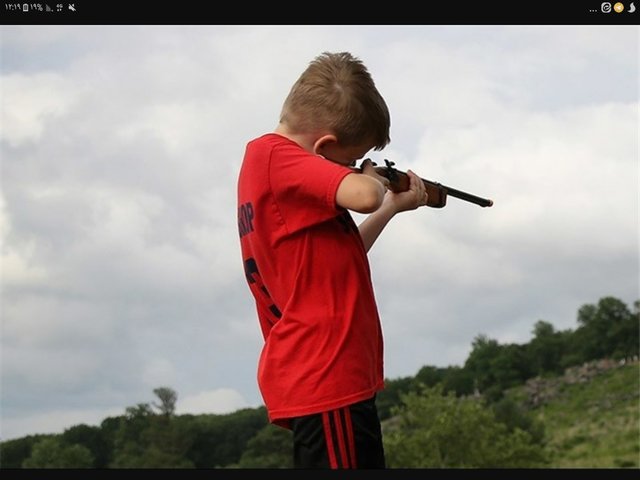 بازی با اسلحه شکاری جان نوجوان ۱۳ ساله را گرفت