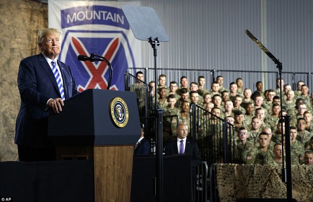 ترامپ در حال بررسی بازدید از نظامیان آمریکا در خارج از کشور است