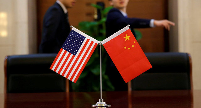 ترامپ موعد افزایش تعرفه‌ واردات کالاهای چینی را به عقب انداخت
