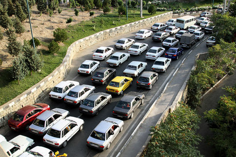 ترافیک در ورودی کلانشهرها سنگین است