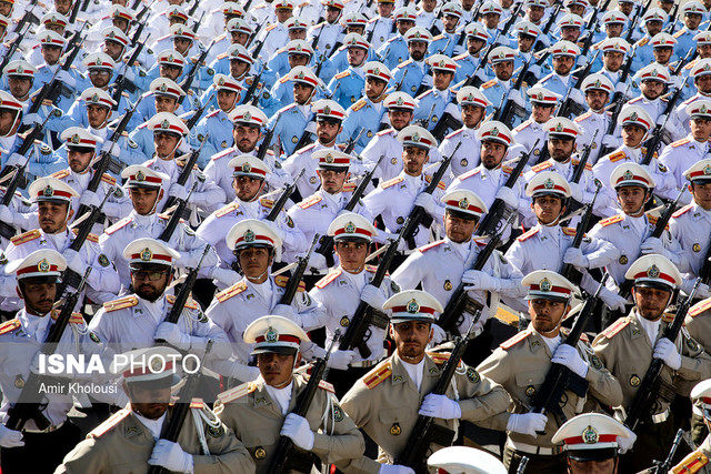 مراسم رژه نیروهای مسلح با حضور رییس‌جمهوری
