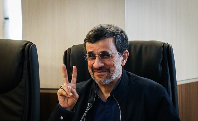 حضور محمود احمدی‌نژاد در آزادی برای تماشای بازی استقلال