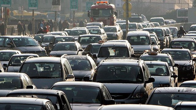 شهروندان پرترافیک ترین نقطه کشور روزانه ۶ ساعت معطل می‌شوند