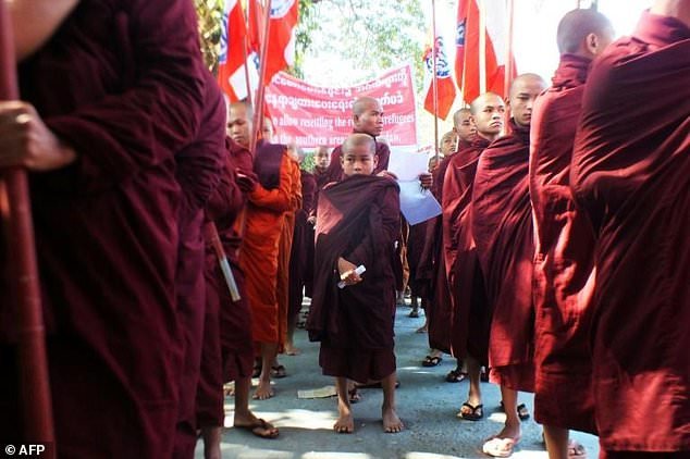 اعتراض راهبان بودایی در راخین علیه بازگشت روهینجاها