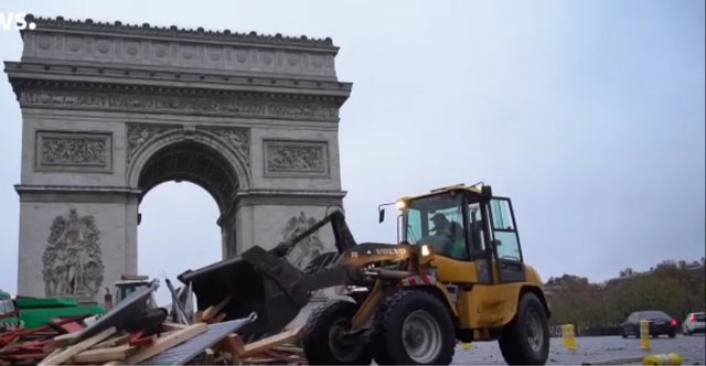 شانزه‌لیزه در فردای ناآرامی‌های پاریس