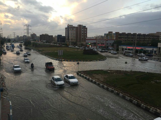 آخرین وضعیت تخلیه آبگرفتگی در مناطق شهری اهواز / کدام خیابان‌ها زیر آب‌اند؟