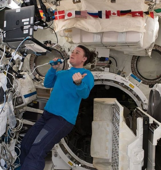 زن فضانوردی که در فضا لوله‌کشی هم می‌کند!