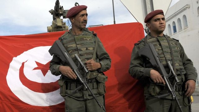 تمدید وضعیت فوق‌العاده در تونس همزمان با درگیری‌های مجدد بین معترضان و نیروهای امنیتی
