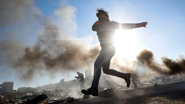 یک فلسطینی شهید و ده‌ها زخمی طی درگیری‌های کرانه‌باختری همزمان با تظاهرات‌های مرز غزه