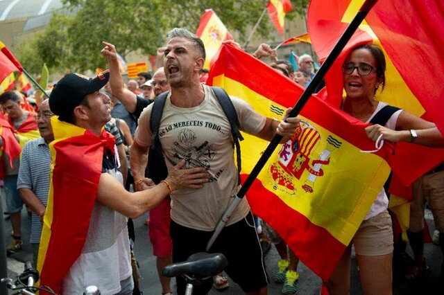 دولت اسپانیا در بارسلونا علی‌رغم اعتراضات جدایی‌طلب‌ها تشکیل جلسه می‌دهد