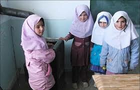 توزیع بیش از ۴۵۰۰ تیوست استاندارد در مدارس سیستان و بلوچستان