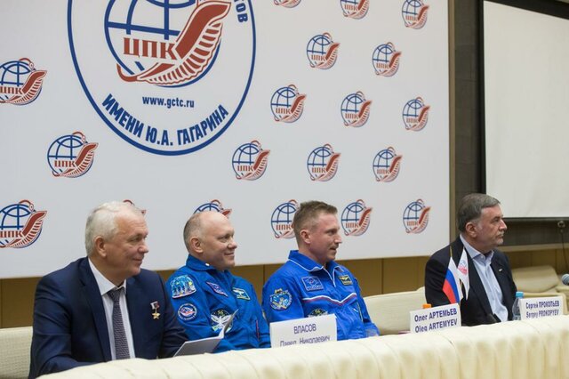 کنفرانس مطبوعاتی کیهان نوردان روس بعد از سفر به فضا