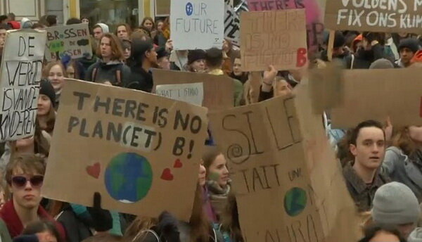 حضور هزاران دانش‌آموز بلژیکی در راهپیمایی حمایت از محیط زیست