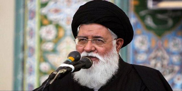 دکترین سیاسی امام خمینی (ره) غرب را به‌زانو درآورد