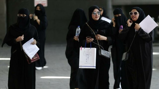 دفاع ریاض از برنامه عجیب وزارت کشور برای کنترل زنان عربستانی