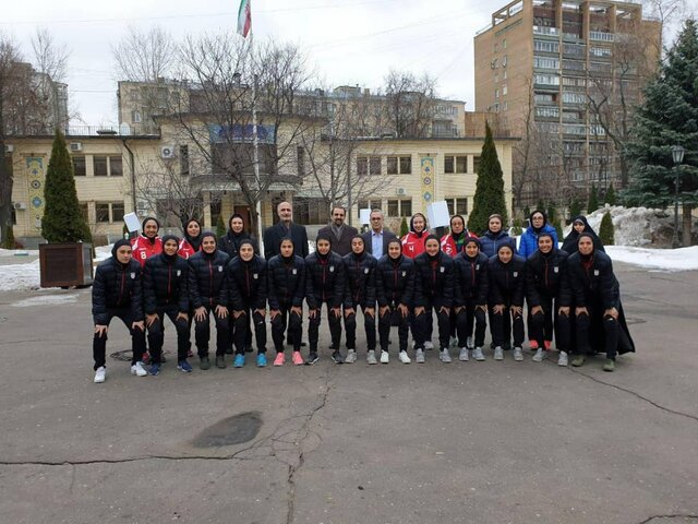 حضور اعضای تیم ملی فوتبال بانوان کشورمان در سفارت ایران در روسیه