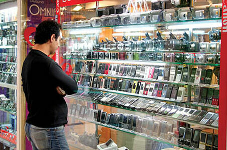 خروج برندهای تلفن همراه از کشور تأثیری بر قیمت موبایل ندارد
