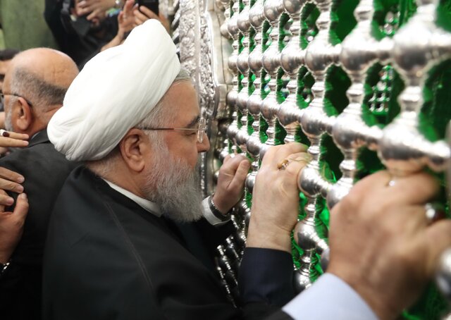 روحانی حرمین شریفین امام حسین(ع) و حضرت اباالفضل العباس(ع) را زیارت کرد image.png