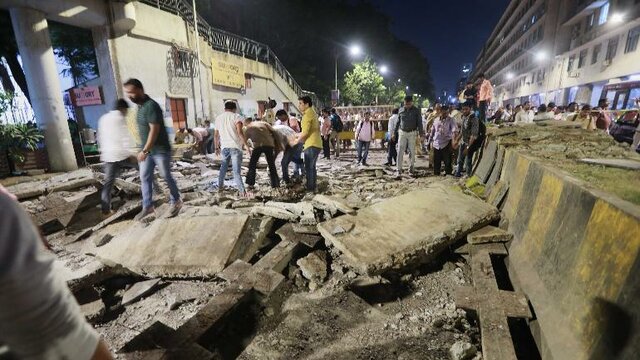 بیش از ۴۰ کشته و زخمی در حادثه سقوط پل عابر پیاده در بمبئی