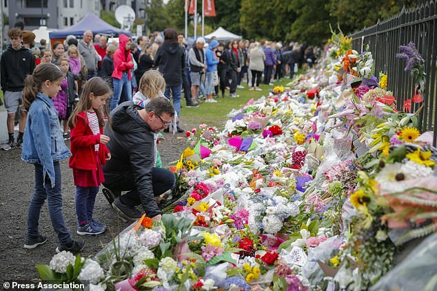 برپایی راهپیمایی یادبود کشته‌شدگان حملات تروریستی نیوزیلند در پاریس