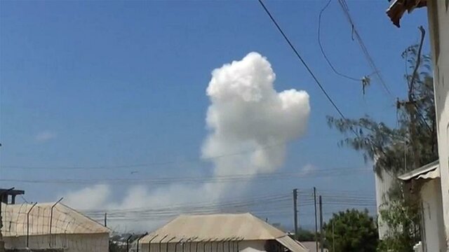 وقوع دو انفجار همراه با حمله افراد مسلح در پایتخت سومالی