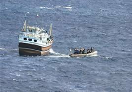 نجات ۱۰ سرنشین یک قایق تفریحی در کارون