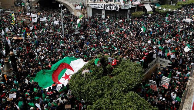 الجزایر در انتظار موج جدید تظاهرات در سایه کشمکش ارتش و بوتفلیقه