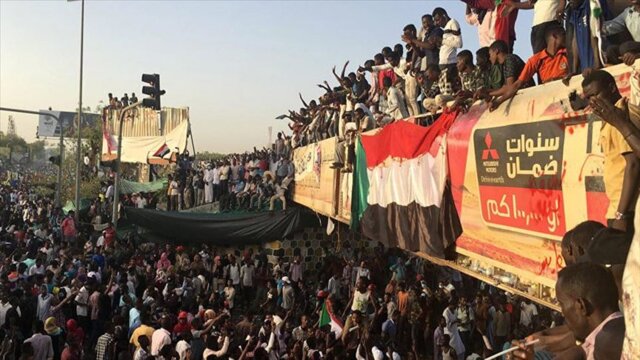 «عوض بن عوف» به عنوان رئیس شورای نظامی انتقالی سودان سوگند یاد کرد
