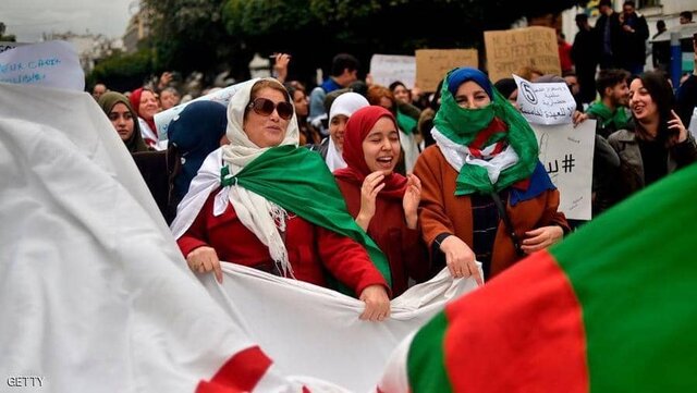 مردم الجزایر برای نهمین جمعه متوالی به خیابان‌ها آمدند