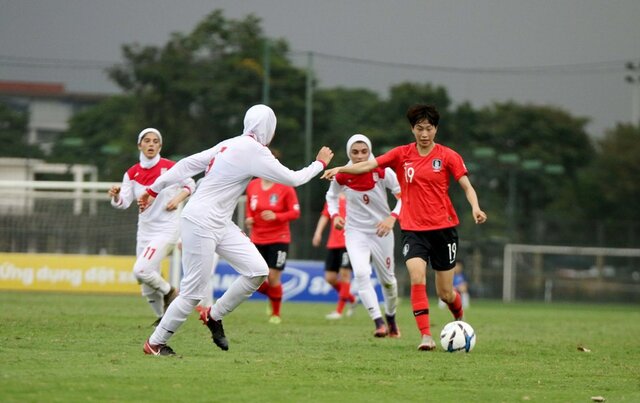 شکست تیم فوتبال بانوان ویتنام برابر کره‌جنوبی/ کارتهای زرد و قرمز سرنوشت ایران را مشخص می‌کند