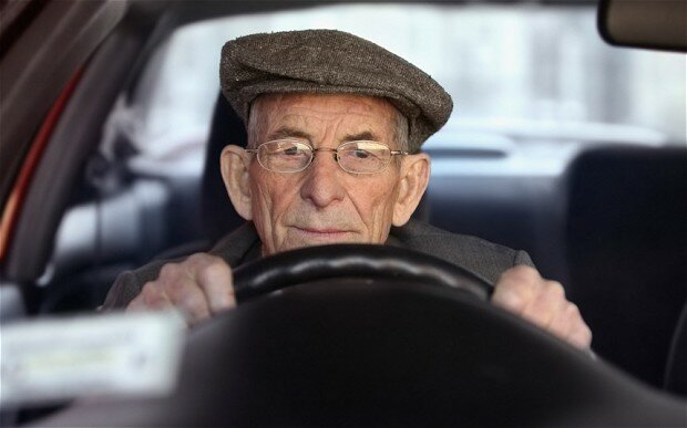آیا سالمندان نباید رانندگی کنند؟