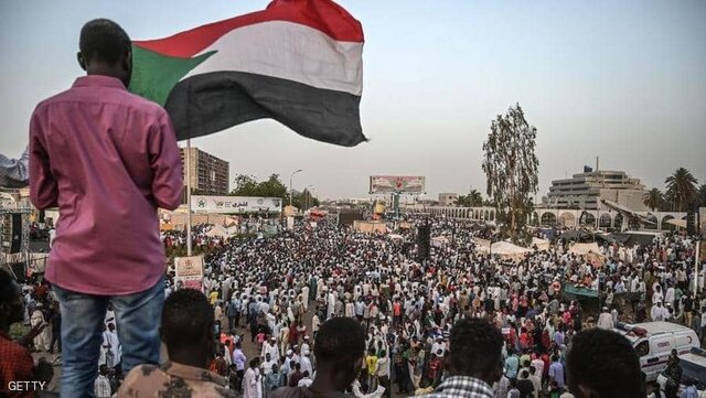 تظاهرات میلیونی در سودان/مخالفان سندی را برای اداره دوره انتقالی ارائه کردند