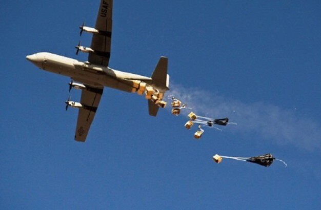 هواپیماهای آمریکایی، حامل دارو و مواد غذایی برای داعشی‌های پنهان شده در صحرای الانبار