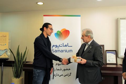برنده جشنواره رونمایی “سامانیوم” جایزه خود را دریافت کرد