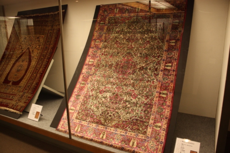 قالیچه های محرابی دوره قاجار در برج میلاد نمایش داده می شود