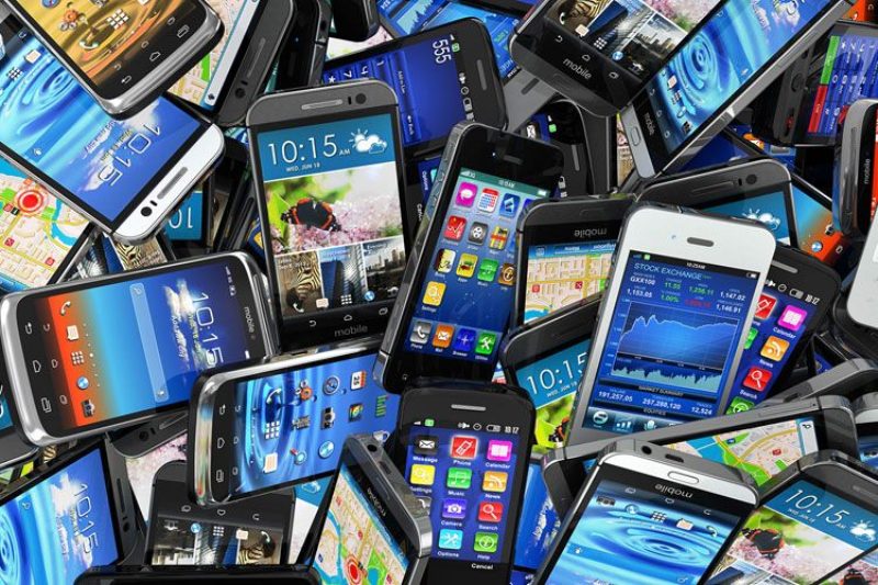 واردات ۴۵ میلیون دلار گوشی تلفن همراه در فروردین ۹۷