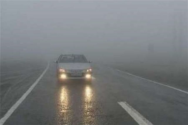 وضعیت جوی و ترافیکی جاده‌ها/ برف و باران در محورهای ۴ استان