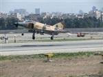 یک فروند هواپیمای جنگندهF4 در پایگاه هوایی مهرآباد اورهال شد