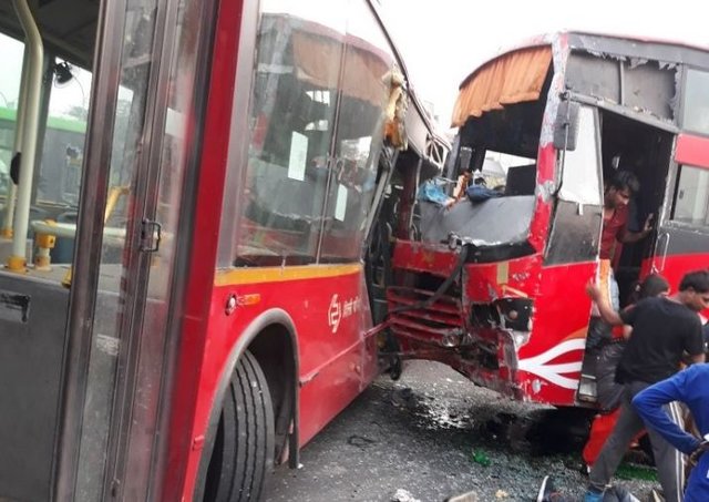 ۲۲ کشته و زخمی در تصادف دو اتوبوس در هند