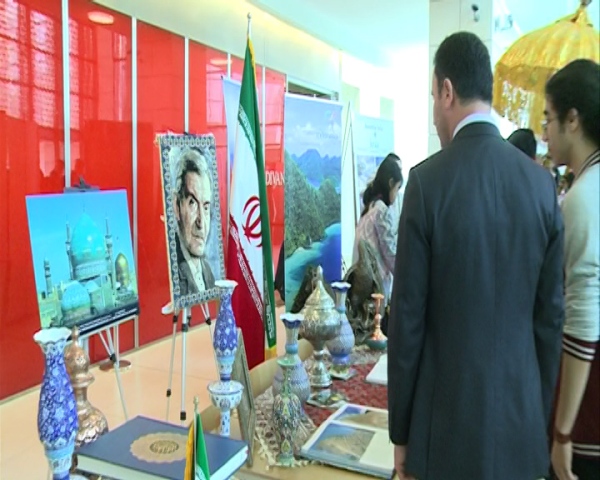 استقبال از غرفه ایران در جشنواره فرهنگ و هنر دانشگاه باکو