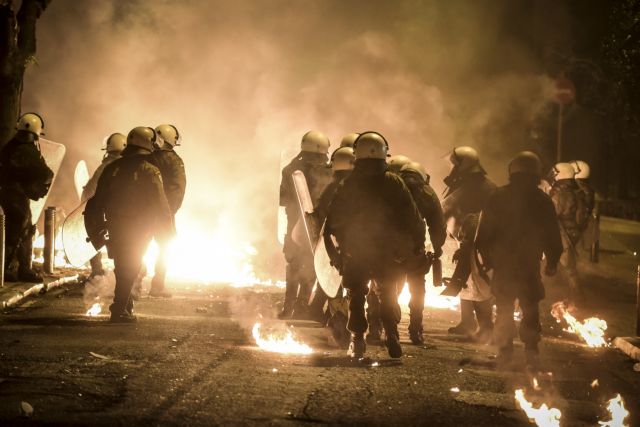 افراد ناشناس به نیروهای امنیتی یونان در آتن حمله کردند